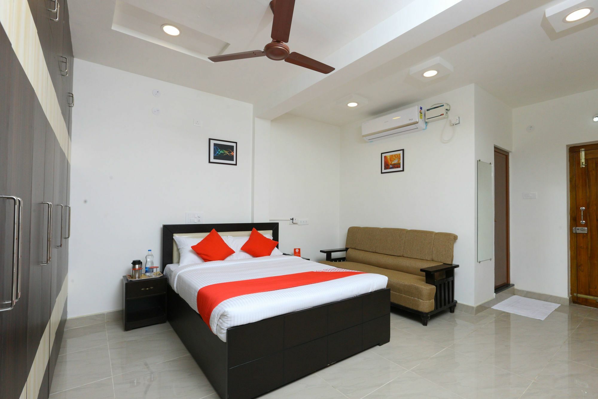 Oyo 10701 Moukthi Apartment Tirupati Exterior photo